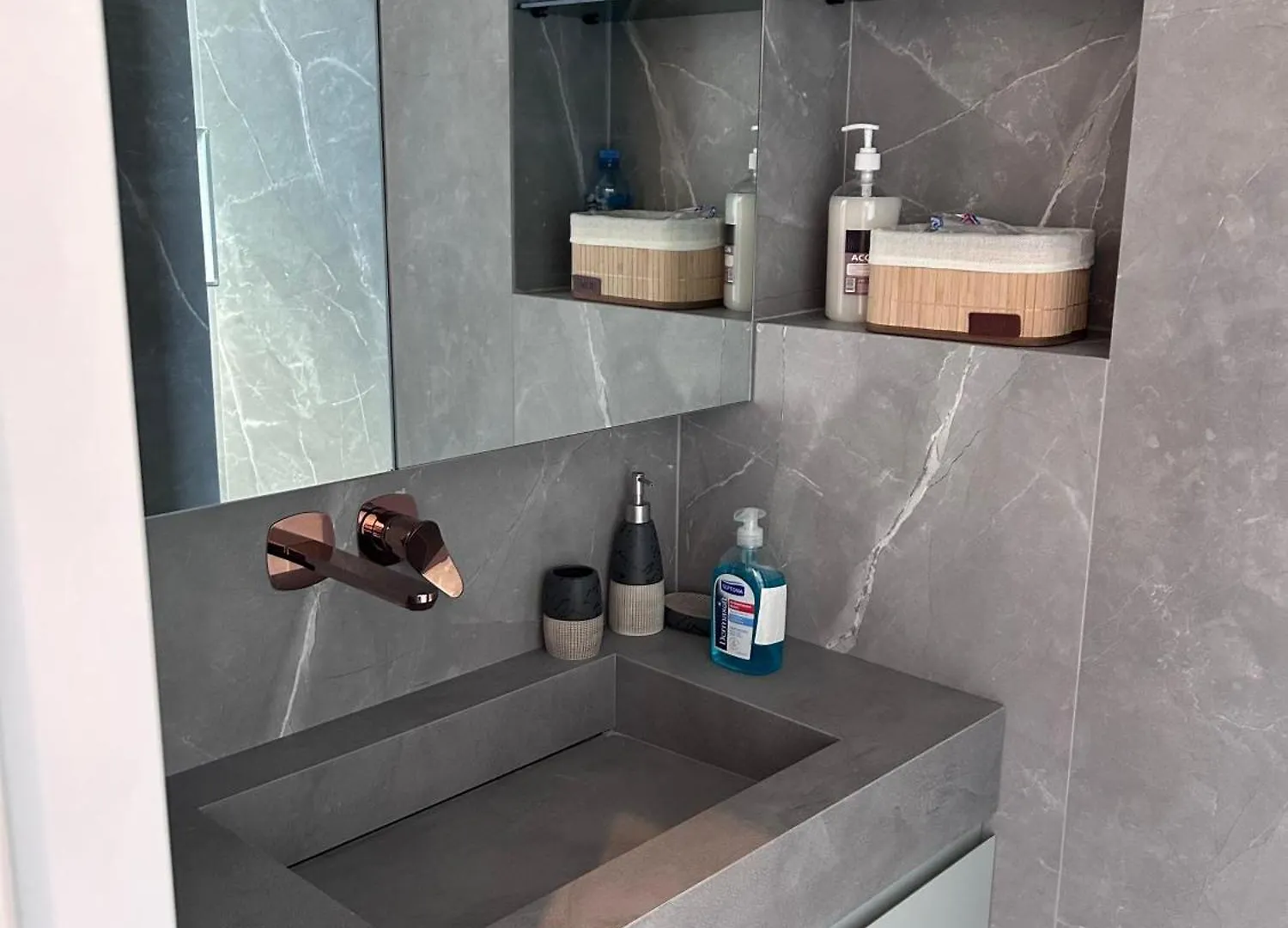 Escape Suites Dhermi Aparthotel