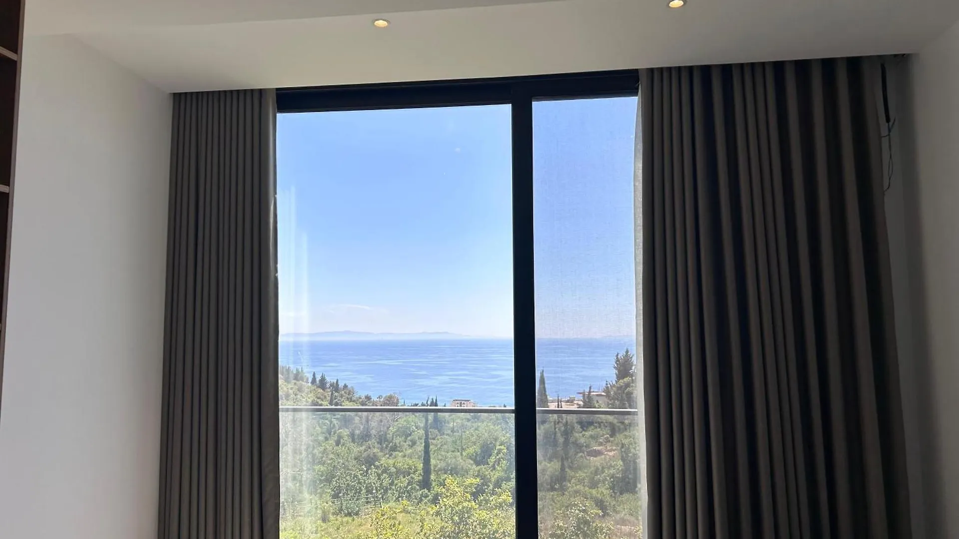 Escape Suites Dhermi 0*,  Albania