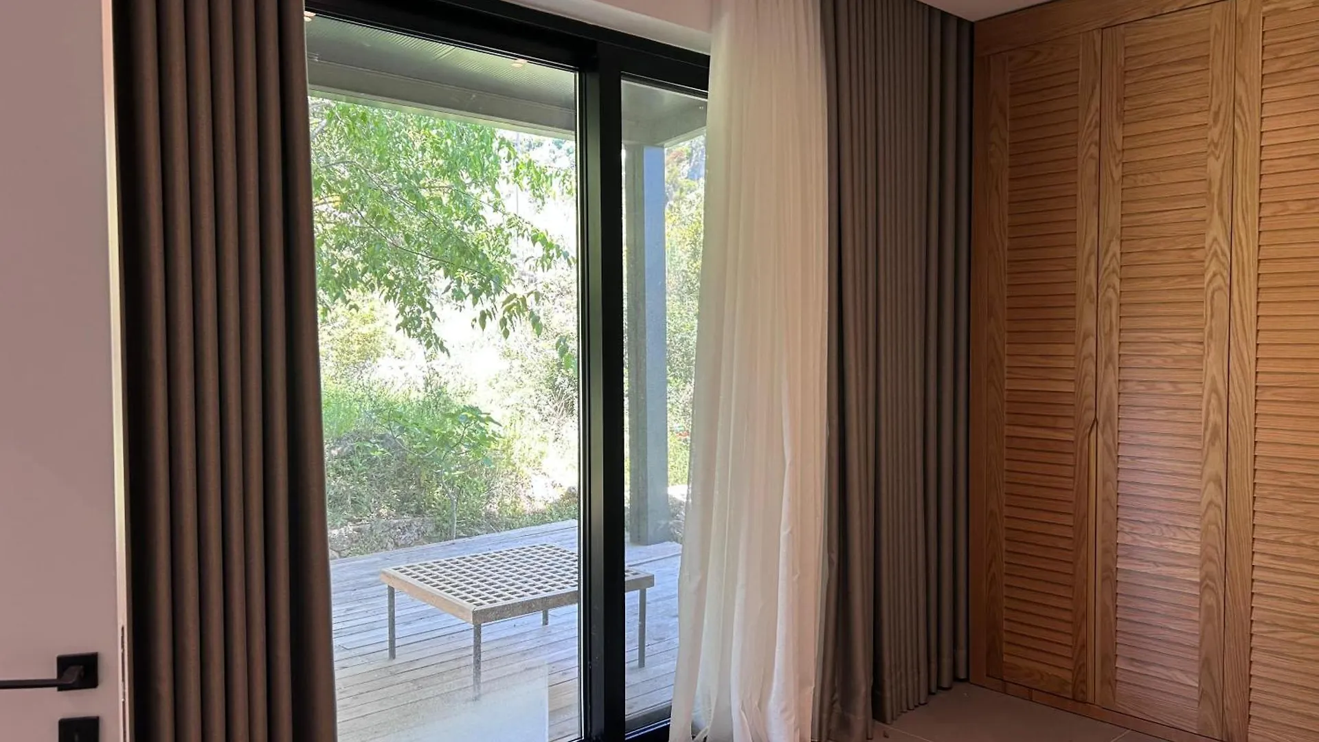 Escape Suites Dhermi Aparthotel