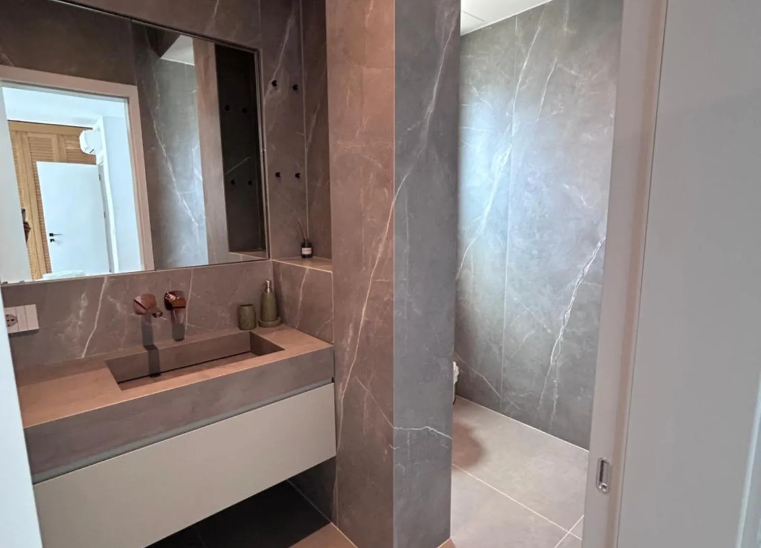 Escape Suites Dhërmi 0*,  Albánie